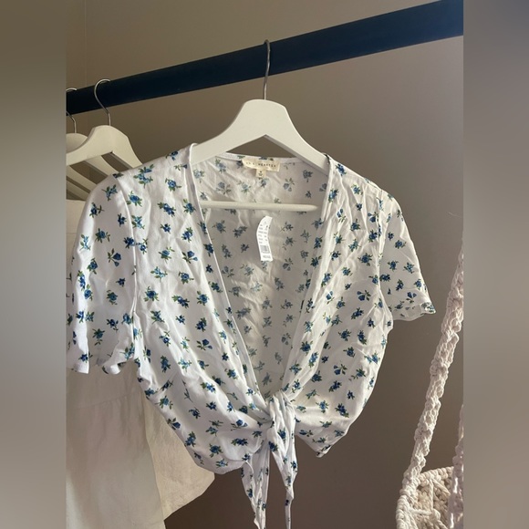 PacSun Tops - L.A heart’s floral wrap shirt